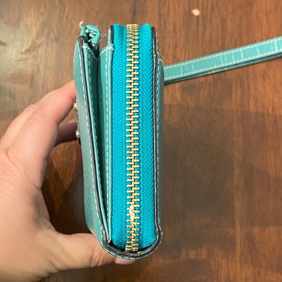 Kate Spade Tech Wallet - Picture 5 of 7